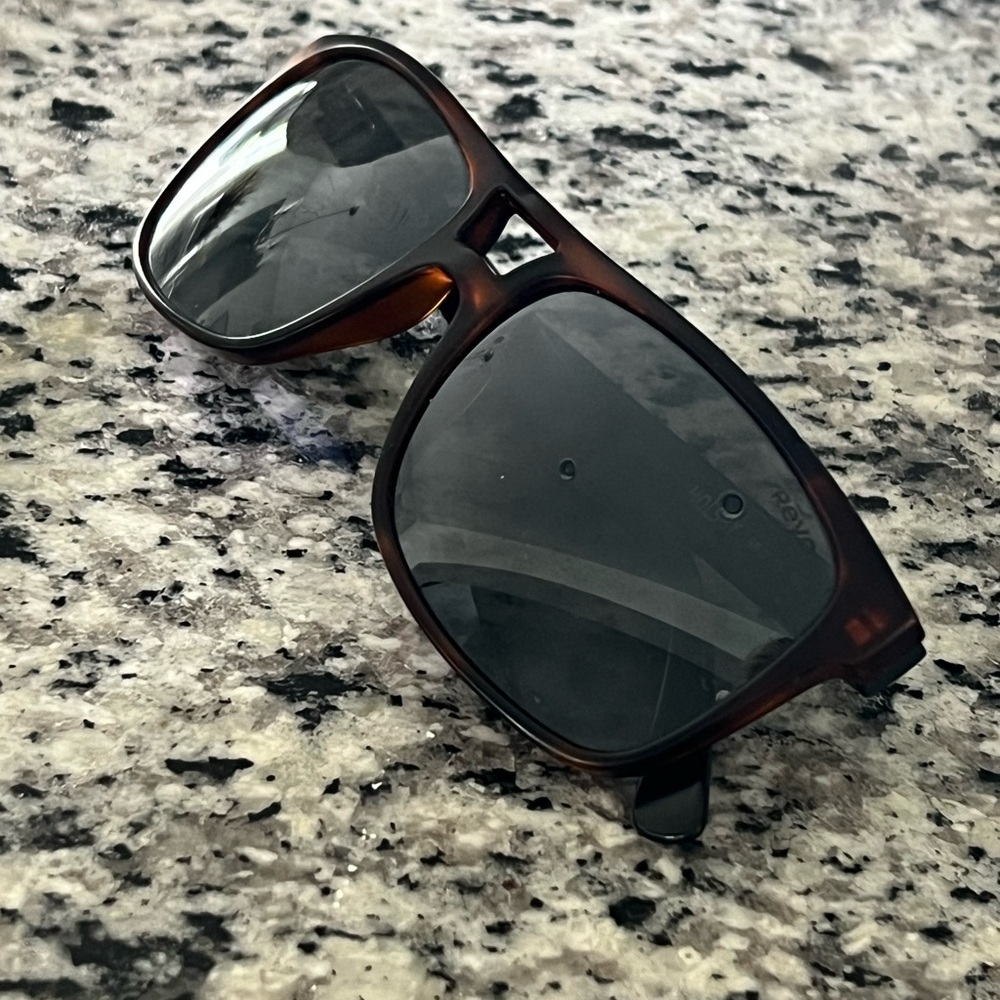 Revo Holsby Tortoise Sunglasses - Picture 3 of 7